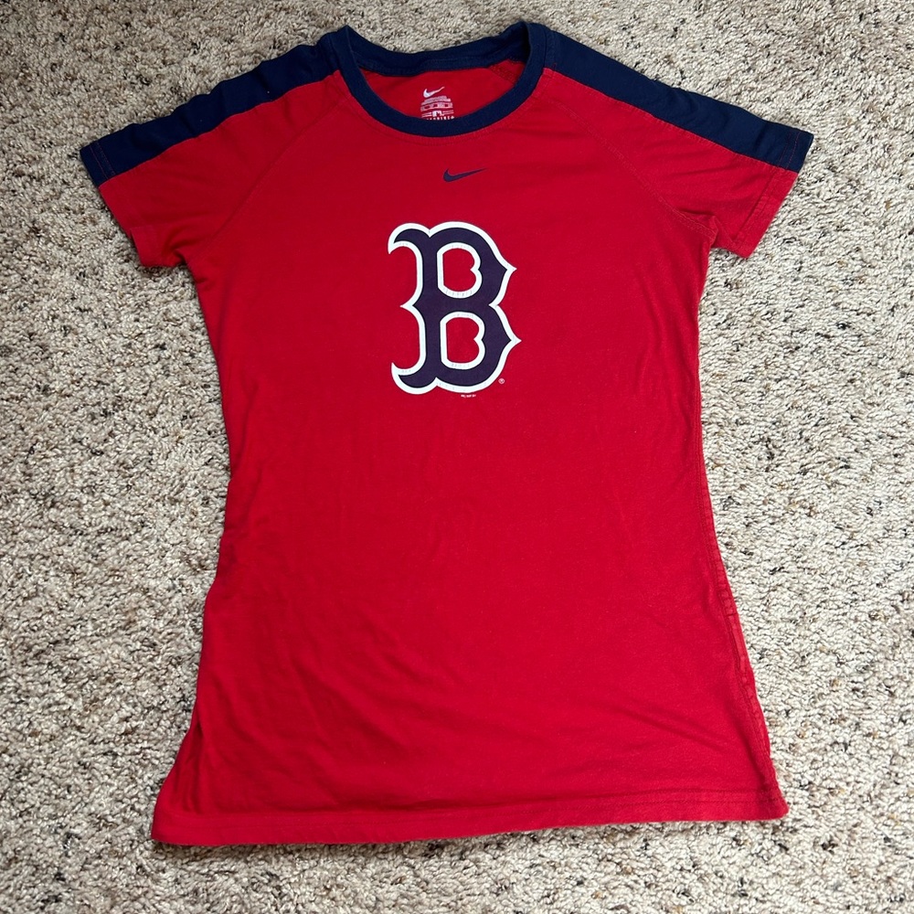 Women’s Nike MLB Boston Red Sox Tshirt sz xsmall